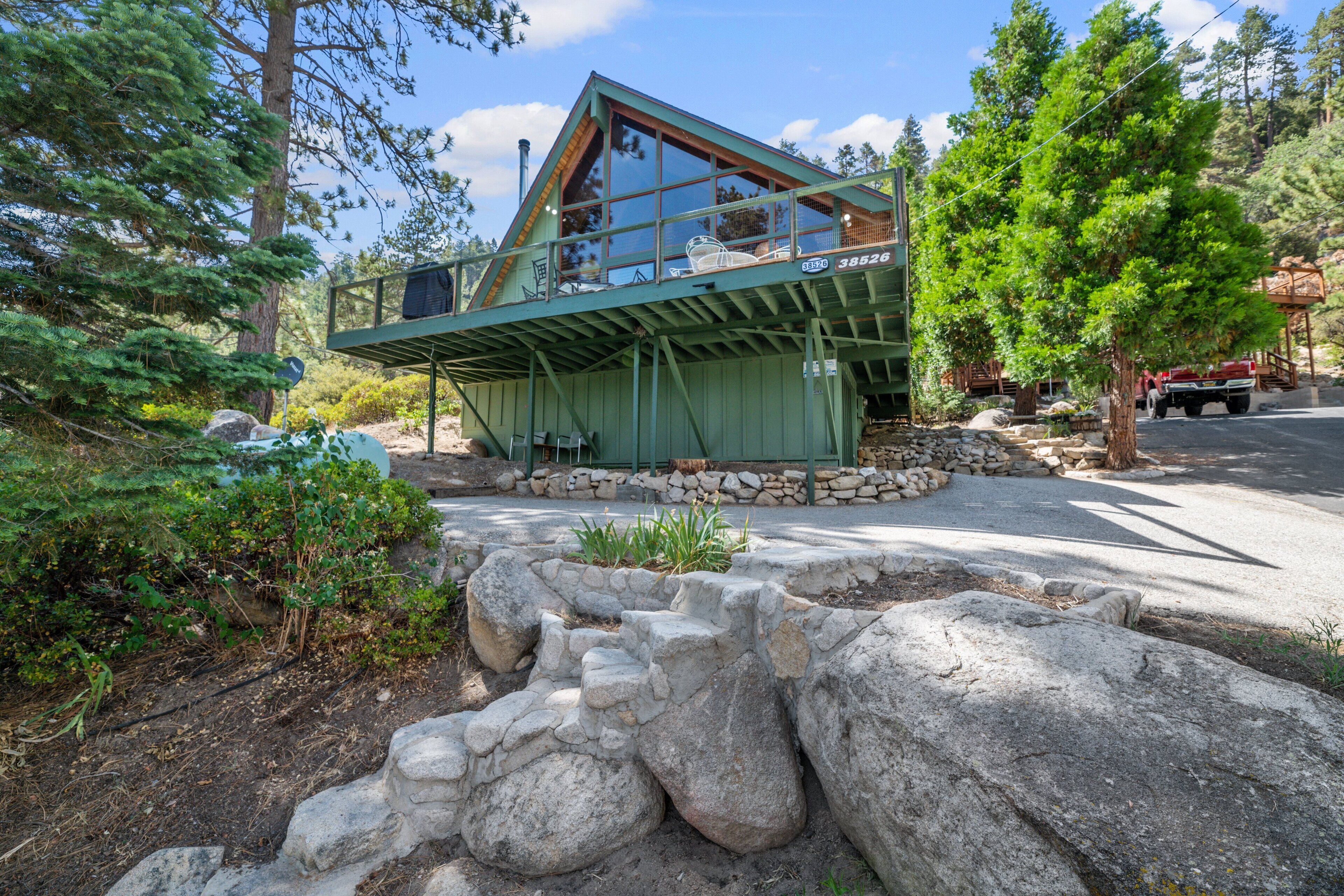 Moonlight Shores Lakefront - Lakefront home with hot tub!