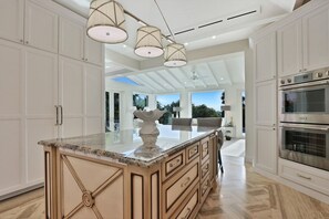 Dining tables, kitchen islands