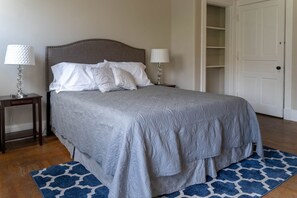 2 bedrooms, iron/ironing board, WiFi