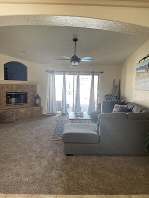 Smart TV, fireplace, stereo