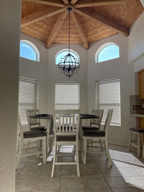 Dining - Golf Course Estates Private Pool Southside Home Boat Deep Garage & RV Hook-Ups (Lake Havasu City)