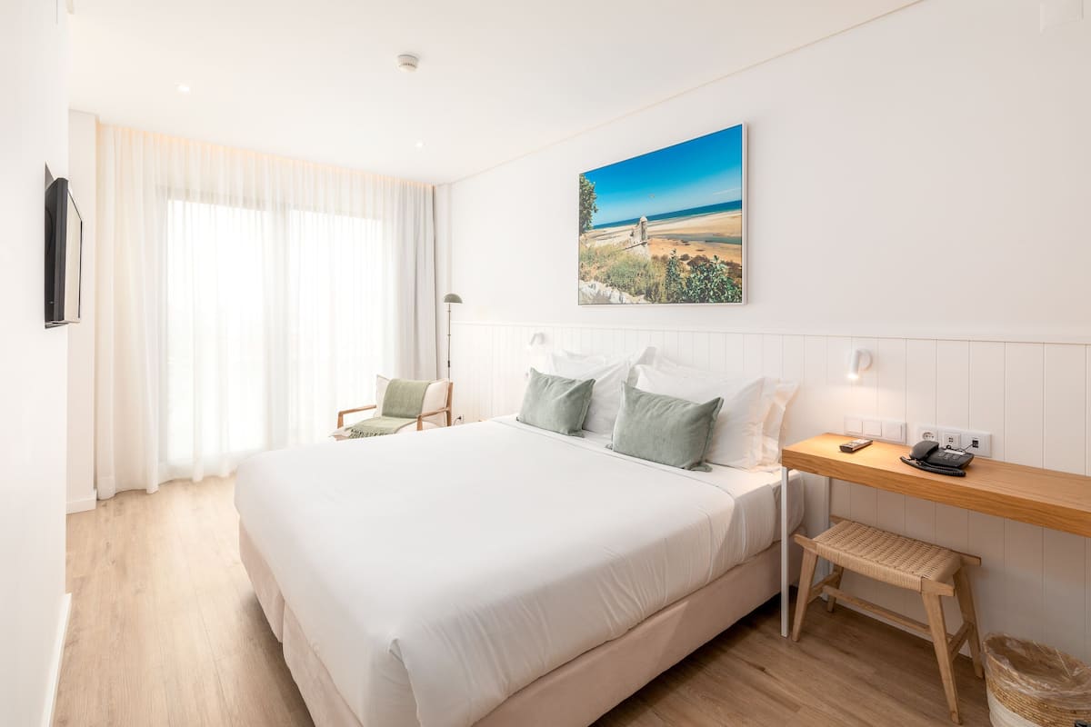 1 bedroom, minibar, in-room safe, desk