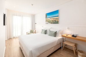 미니바, 객실 내 금고, 책상, 노트북 작업 공간