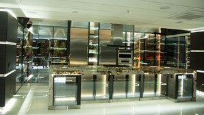 A modern kitchen with stainless steel appliances, glass partitions, and a marble countertop. - Stunning Golden Marble Suite Parque Lleras (Medellín)