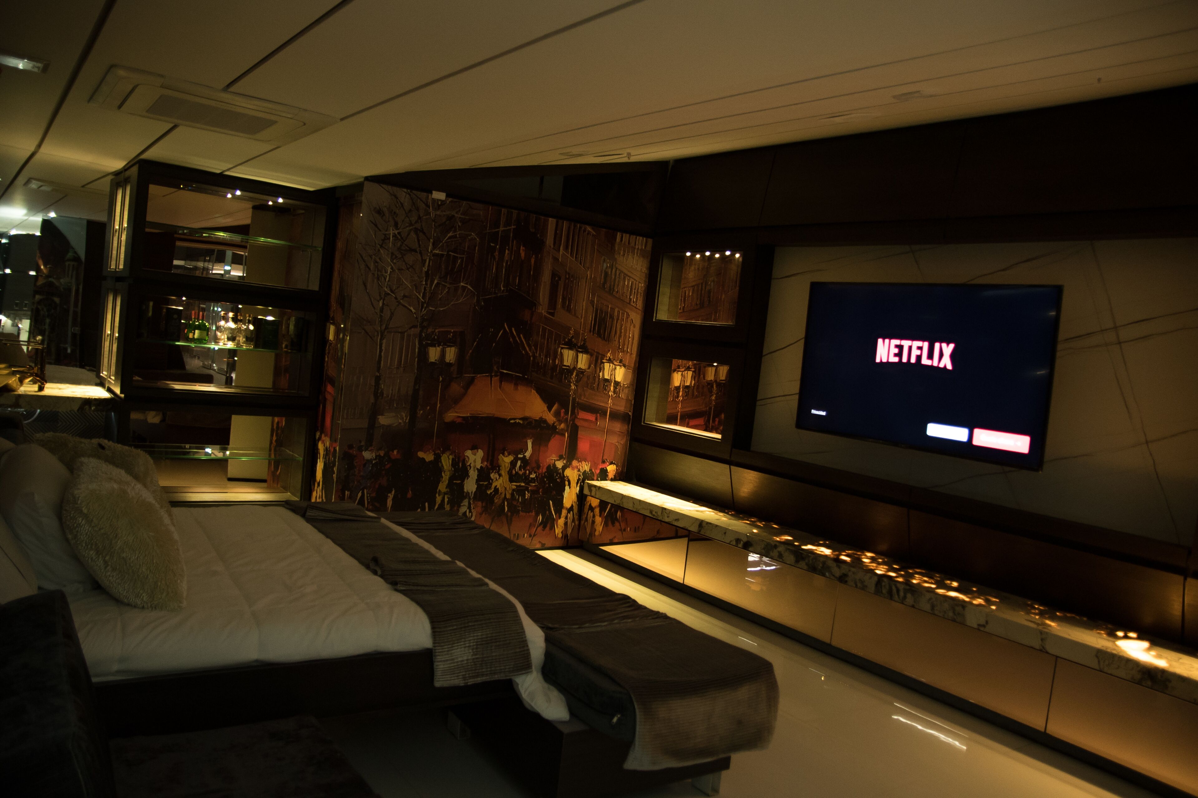 Stunning Golden Marble Suite Parque Lleras