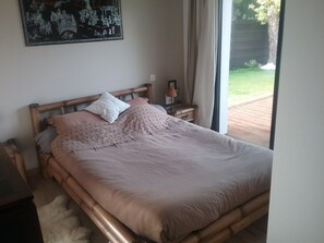 2 slaapkamers, een strijkplank/strijkijzer, reisbedje, gratis wifi
