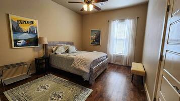 4 makuuhuonetta, työpöytä, silitysrauta/-lauta, Wi-Fi