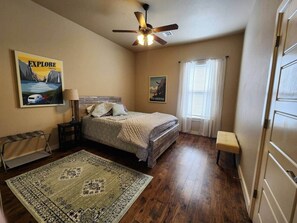 4 makuuhuonetta, työpöytä, silitysrauta/-lauta, Wi-Fi