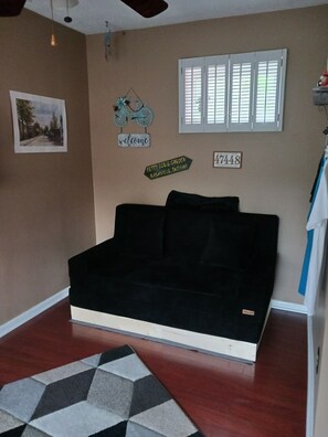 Smart TV, fireplace - Betty Lou's Garden Guest Suite (Nashville)