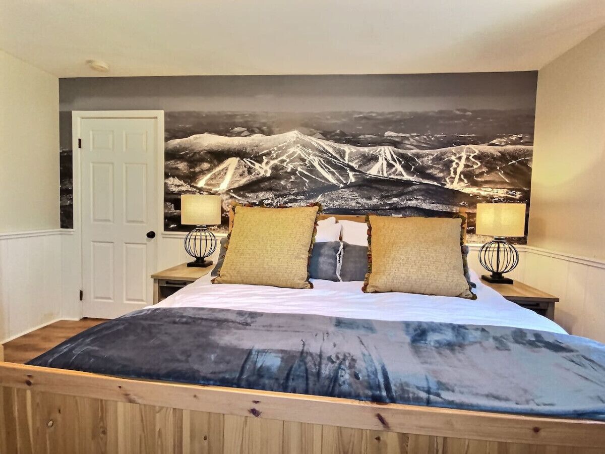 6 bedrooms, desk, iron/ironing board, travel cot