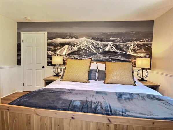 6 bedrooms, desk, iron/ironing board, travel cot