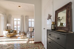 Smart TV, table football, ping pong, books