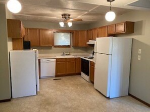 Fridge, microwave, oven, stovetop - Lake property just a few blocks from public beach. Marina a mile away. (Crofton)