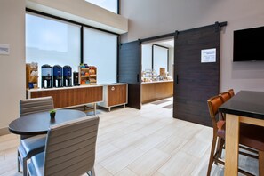 Free daily full breakfast  - Holiday Inn Express NYC Brooklyn - Sunset Park by IHG (Brooklyn)