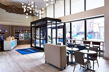 Sitting area in hotel lobby at Holiday Inn Express NYC Brooklyn - Sunset Park by IHG