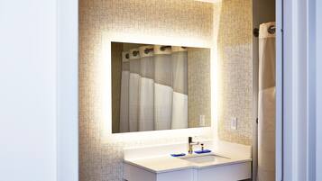 Standard Room | Bathroom | Rainfall showerhead, free toiletries, hair dryer, towels