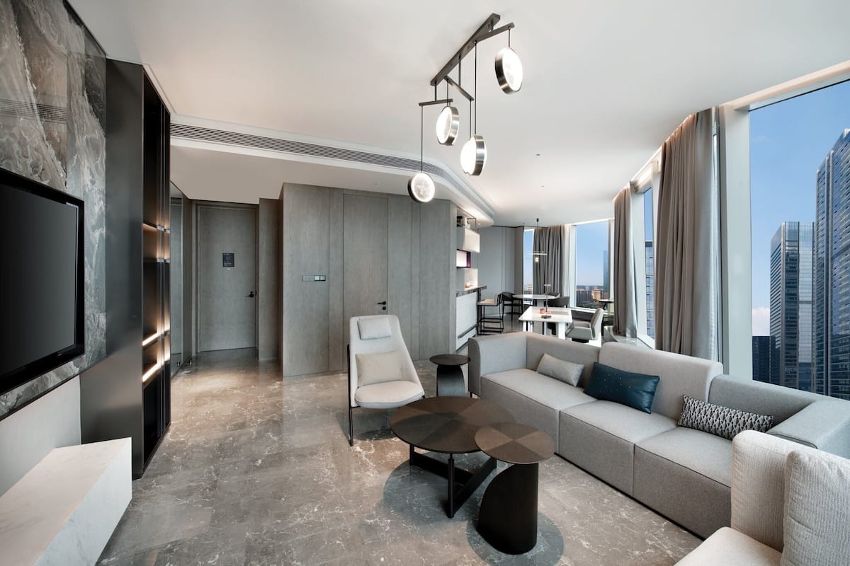 Suite, 1 Bedroom | 1 bedroom, down duvets, desk, laptop workspace