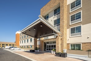 Exterior - Holiday Inn Express & Suites San Jose Silicon Valley by IHG (San Jose)