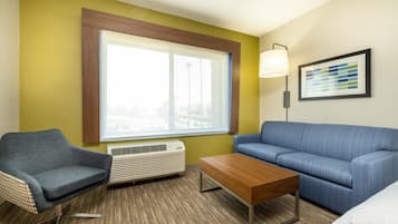 低過敏寢具、客房內保險箱、書桌、筆電工作空間