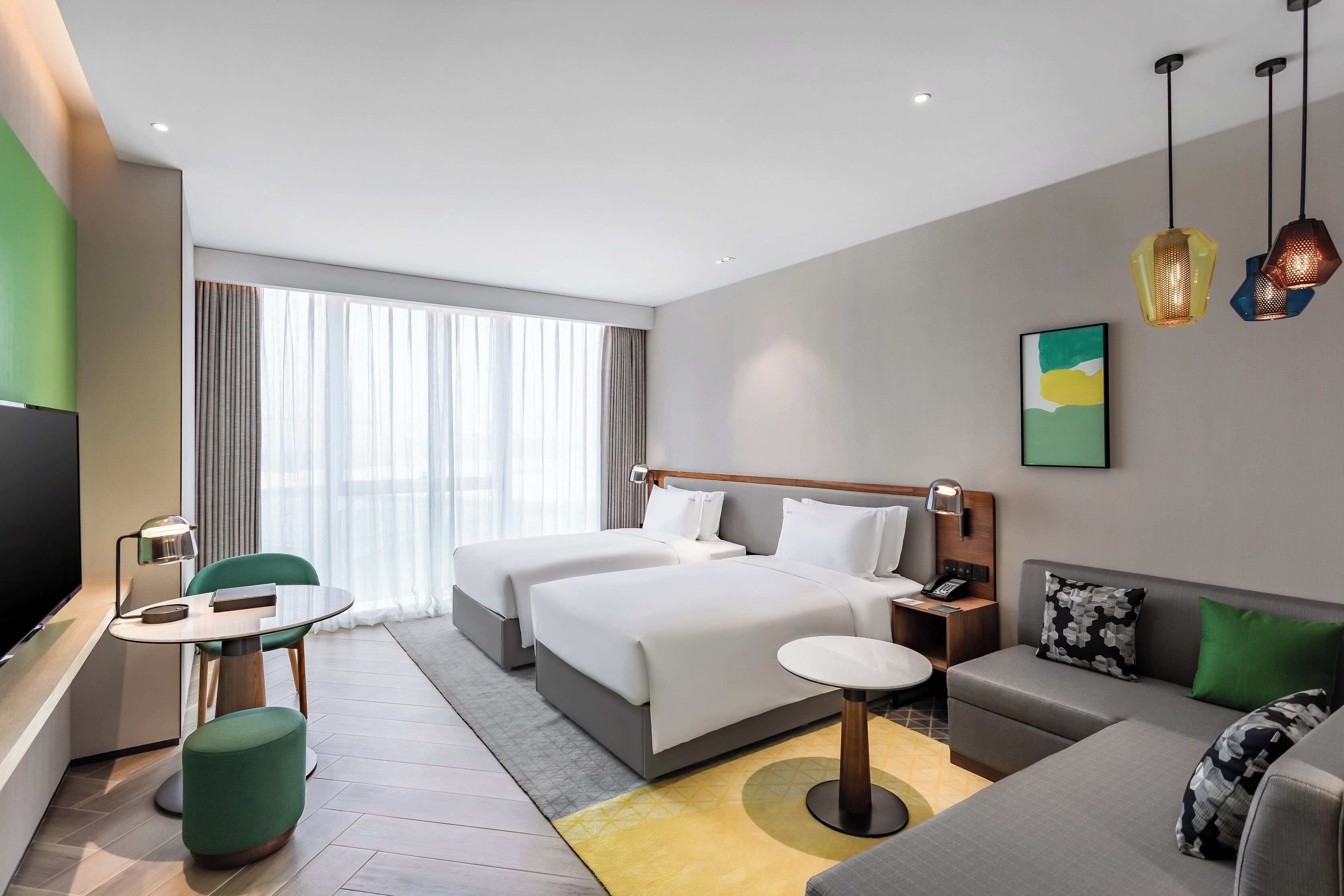 羽绒被、迷你吧、客房内保险箱、办公桌