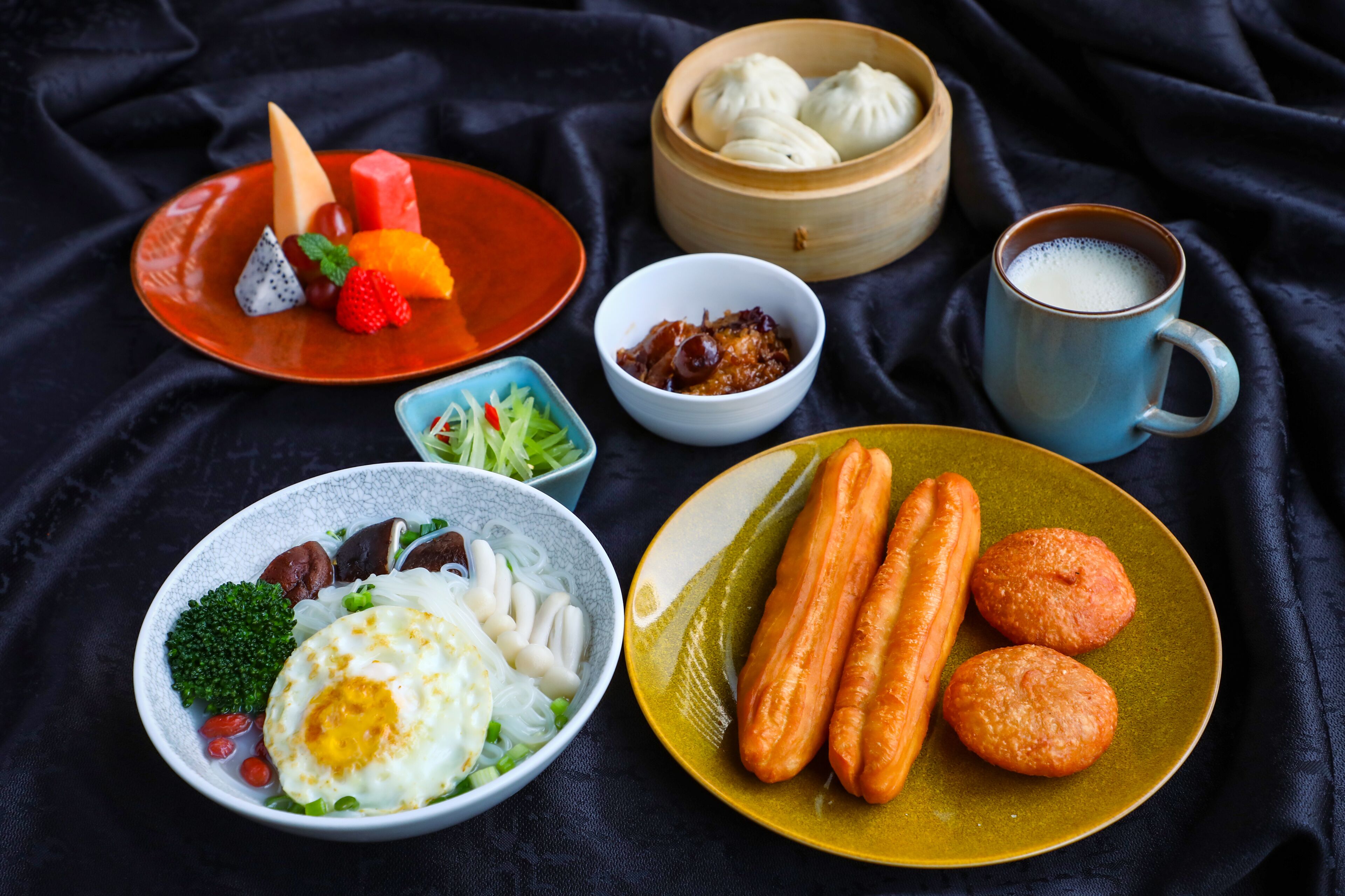 每日供应自助式早餐（每人 CNY 128）