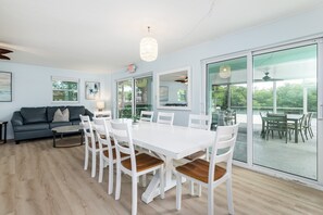 Dining - Waterfront Private Home-7 BR, 6 Full BA, Pool, 80' Dock, Parking, Screened Porch (Marathon)