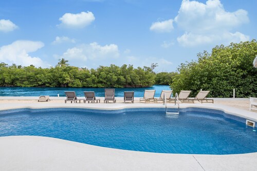 Waterfront Private Home-7 BR, 6 Full BA, Pool, 80' Dock, Parking, Screened Porch