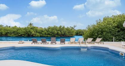 Waterfront Private Home-7 BR, 6 Full BA, Pool, 80' Dock, Parking, Screened Porch