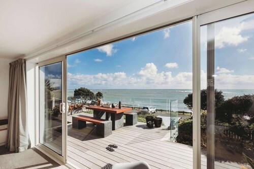 Te Moana Waterfront Luxury Apartment