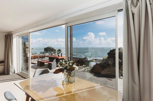 Te Moana Waterfront Luxury Apartment