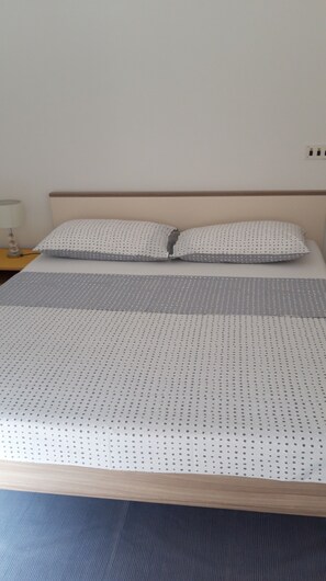1 bedroom, WiFi, bed sheets - Apartments Maruška - Double Room (Sobra)