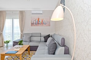 Smart TV - AAA Anić Amazing Apartments DELUXE (Split)