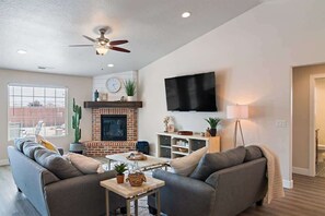 TV, fireplace, video games, books - Stunning Oasis Home with Hot Tub 30 day rentals (Hurricane)
