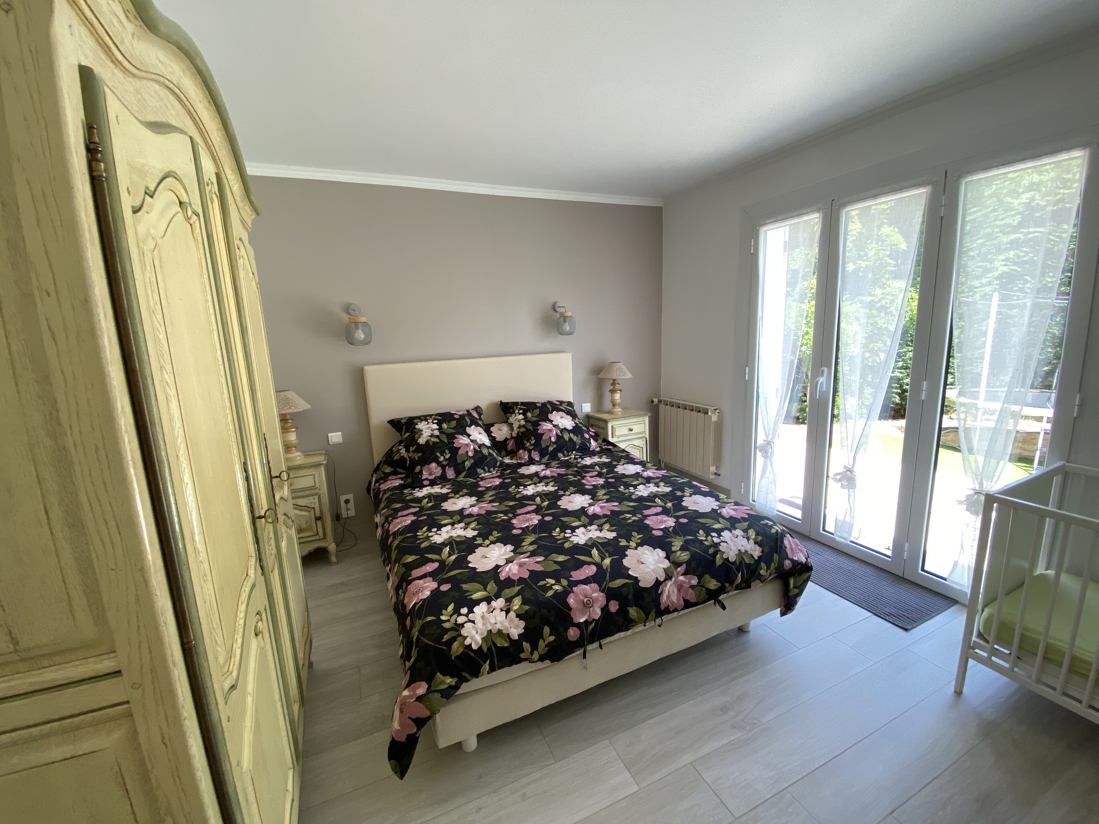 2 bedrooms, iron/ironing board, travel cot, free WiFi