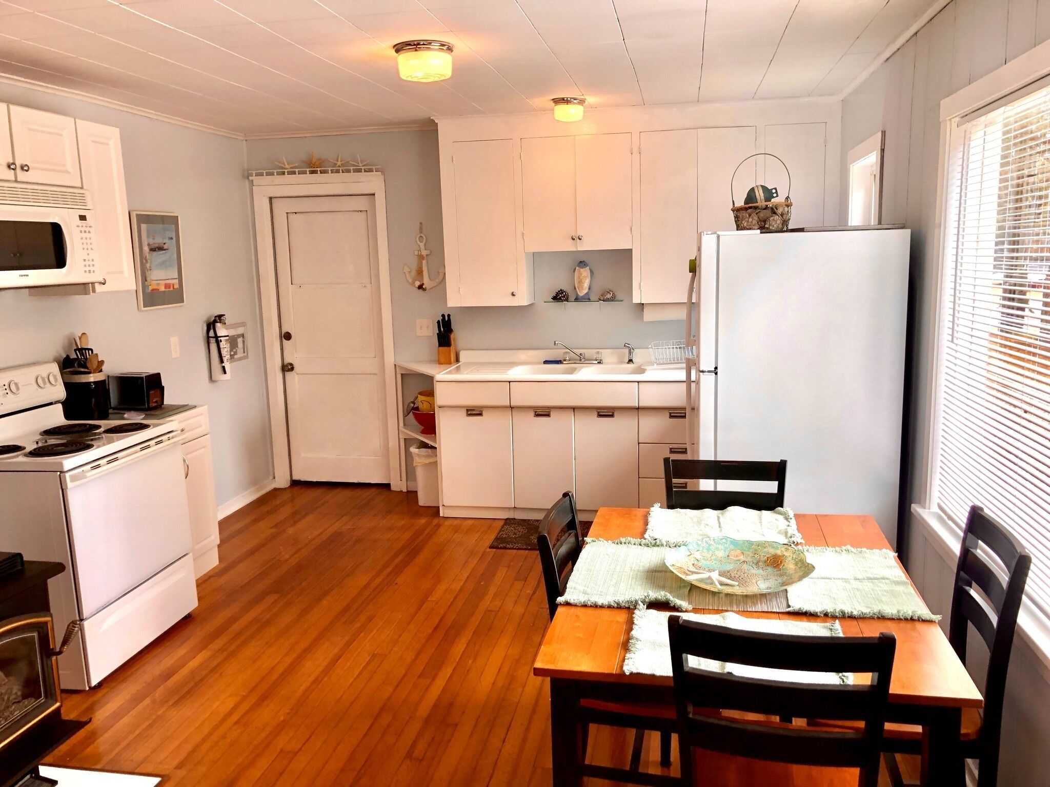 Charming  Beachouse Getaway on Historic Sunset Beach