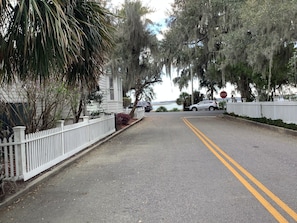 المنطقة المحيطة بالمنشأة