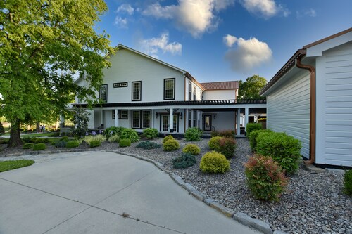Tennessee Estate Built to Host Family Gatherings!