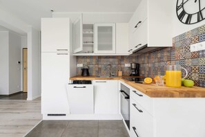 Kühlschrank, Ofen, Herdplatte, Geschirrspüler