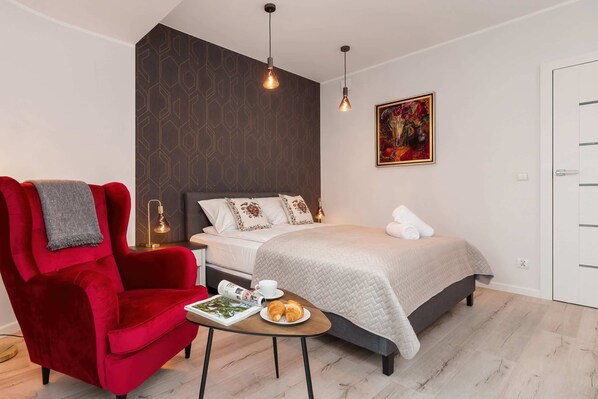 2 bedrooms, iron/ironing board, WiFi, bed sheets