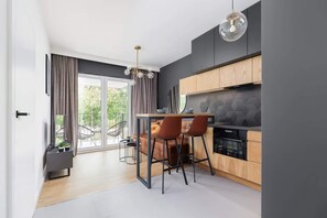 TV - 22D Rakowicka, Kraków | Stylish Apartment with a balcony | Remote Working (Kraków)