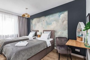 2 bedrooms, desk, iron/ironing board, WiFi