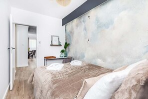 2 bedrooms, desk, iron/ironing board, WiFi