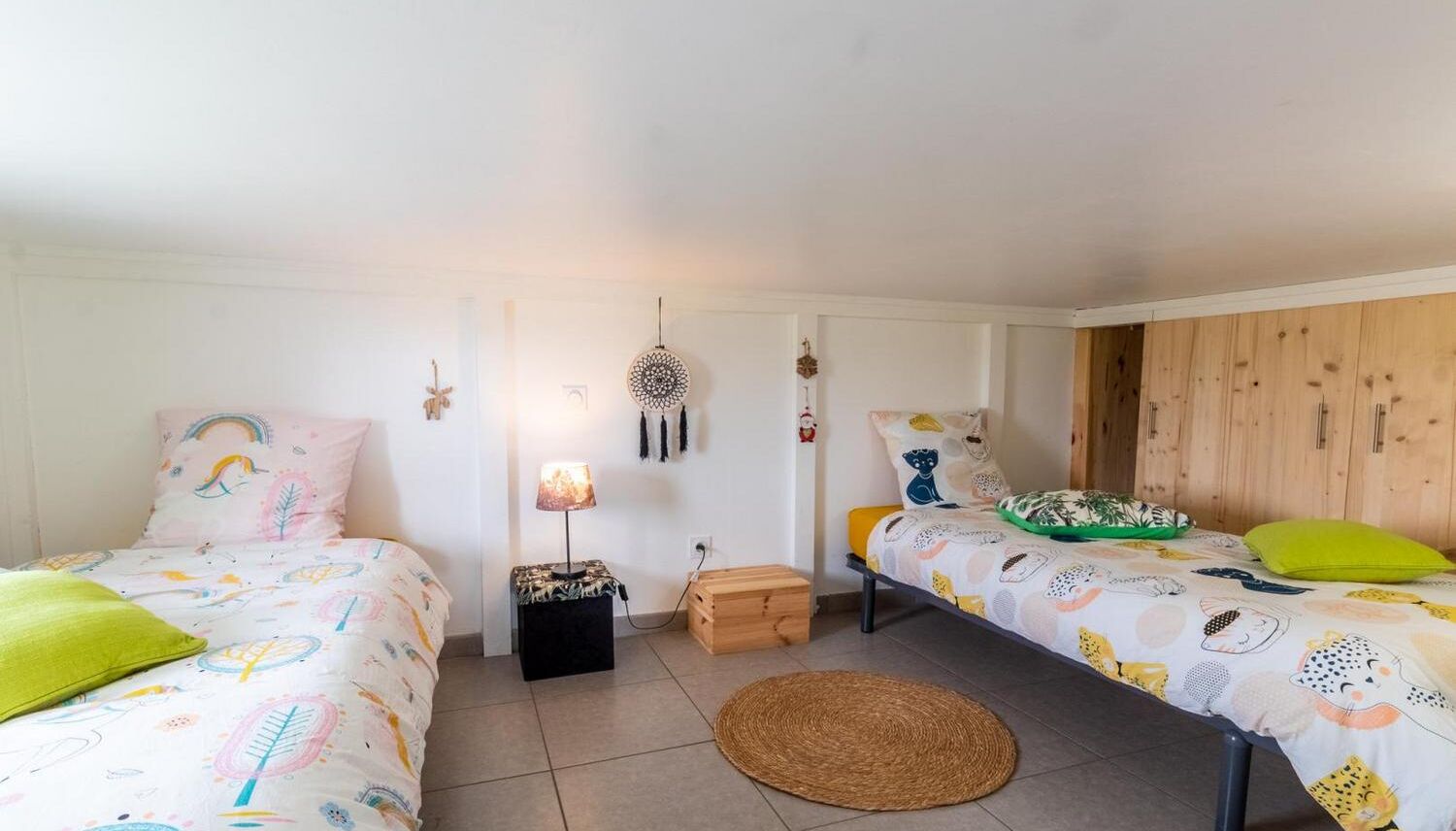 2 camere, una scrivania, ferro/asse da stiro, Wi-Fi gratuito