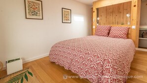 2 عدّة غرف نوم ومكتب ومكواة/لوح  كي وواي فاي مجانًا