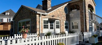 Woodward Villa A - Steps to Downtown Dahlonega