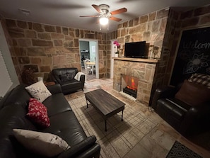 Fireplace - Woodward Villa A - Steps to Downtown Dahlonega (Dahlonega)