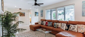  4br WATERFRONT home NEW POOL AND SPA installed 2/25