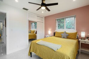 4 Schlafzimmer, Schreibtisch, Reisekinderbett, WLAN