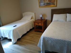 2 bedrooms, iron/ironing board, free WiFi, bed sheets