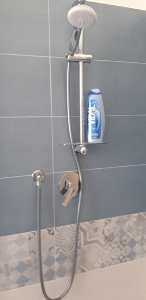 Shower, hair dryer, bidet, towels - ANNALISA'S HOUSE (Siracusa)